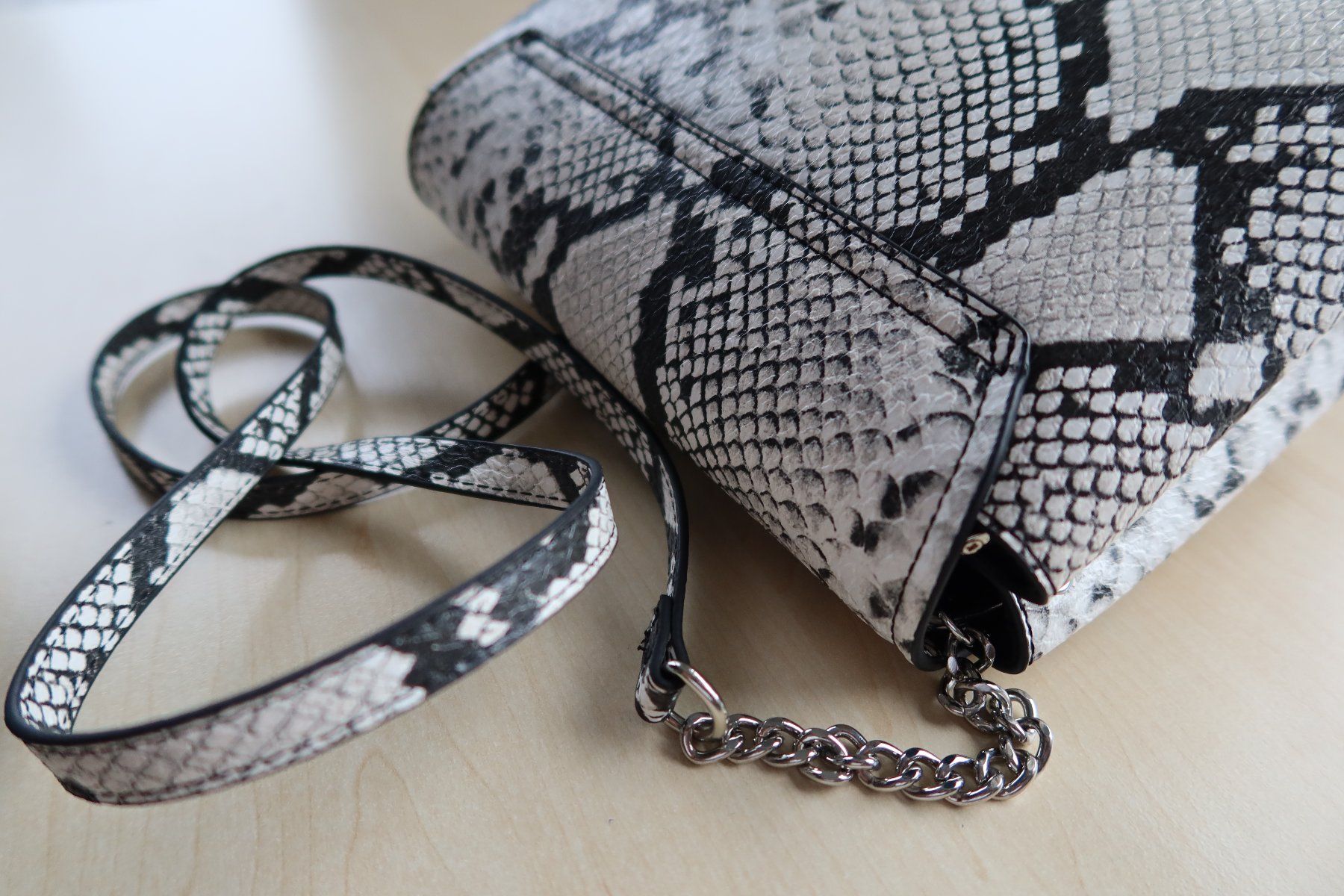 Borse da donna: Damenumhängetasche, Animalprint, 24cm x 17cm x 8,5cm - NEU – Nuovo e nell'imballaggio originale da Zürich venduto da Piki7 1