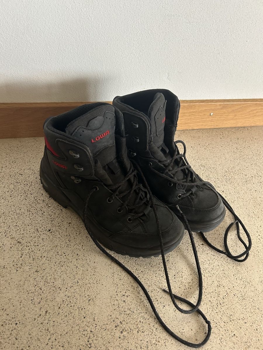 Lowa Chaussures hommes: Wanderschuhe Gr. 42 – D'occasion à Wolfhausen par eil_jc5j