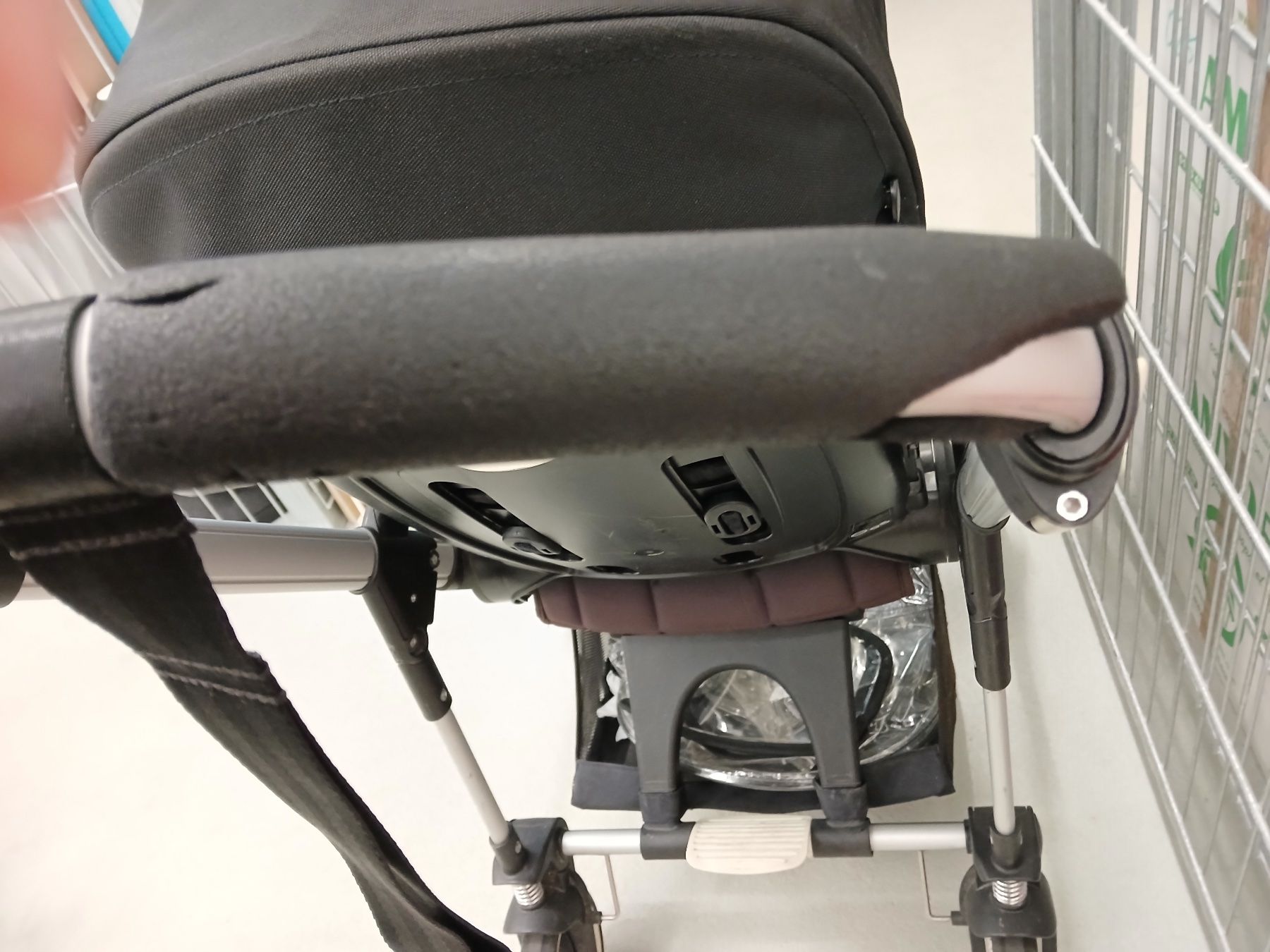 Bugaboo Carrozzine: Gebrauchter Bugaboo Kinderwagen mit viel Zubehör – Usato da Zürich venduto da esr_x8kb 2
