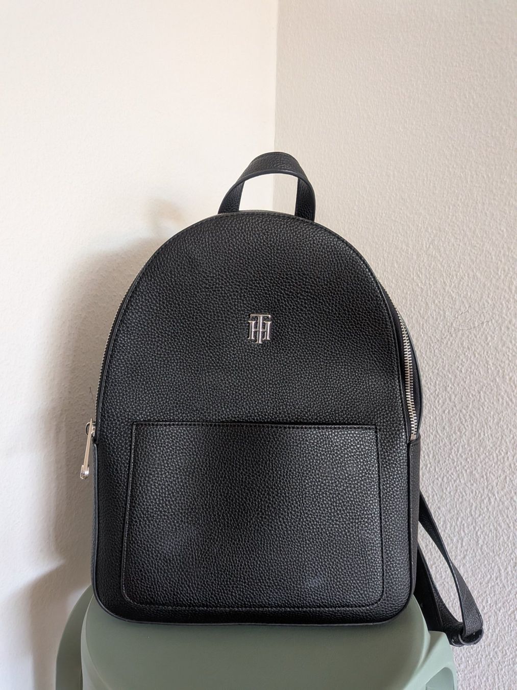 Tommy Hilfiger Zaini: Tommy Hilfiger Black backpack, medium size – Usato da Wettingen venduto da ann_hzb5