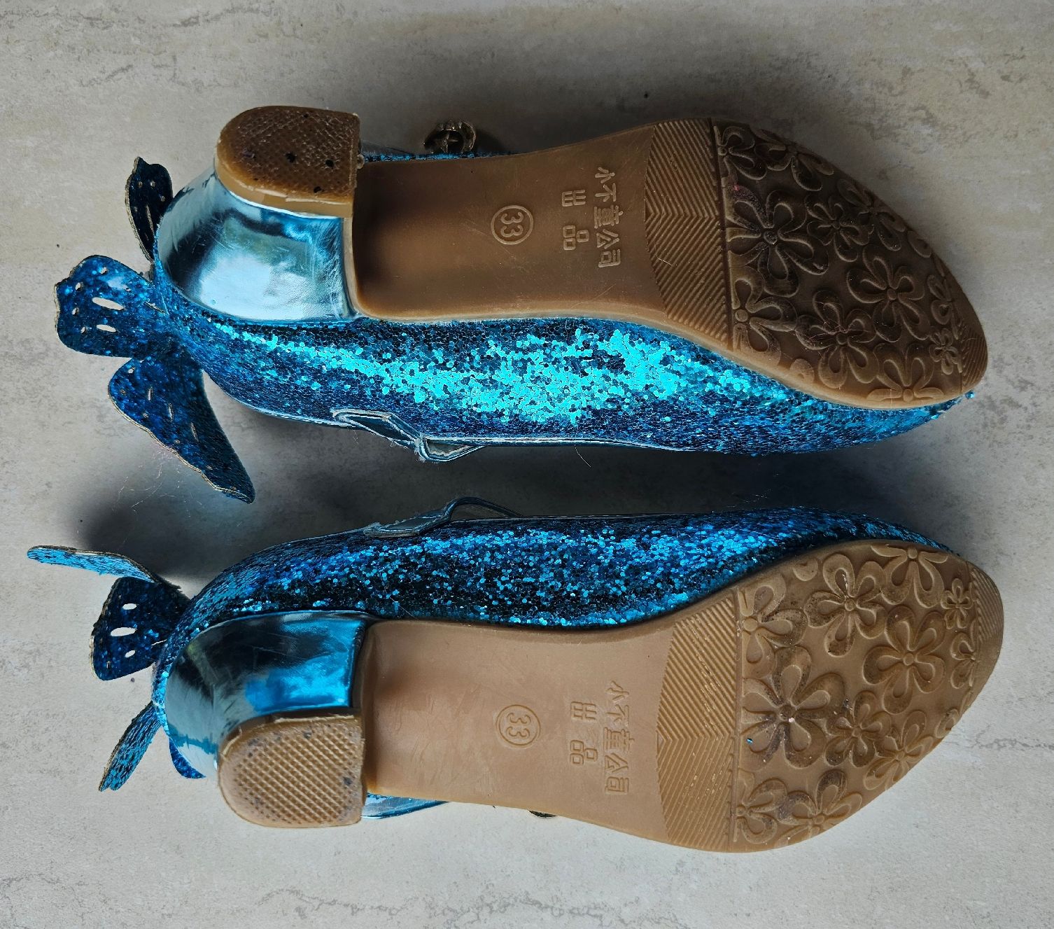 Chaussures filles: Glitzernde Mädchen Schuhe, Gr. 33 – D'occasion à Jaun par astix 2