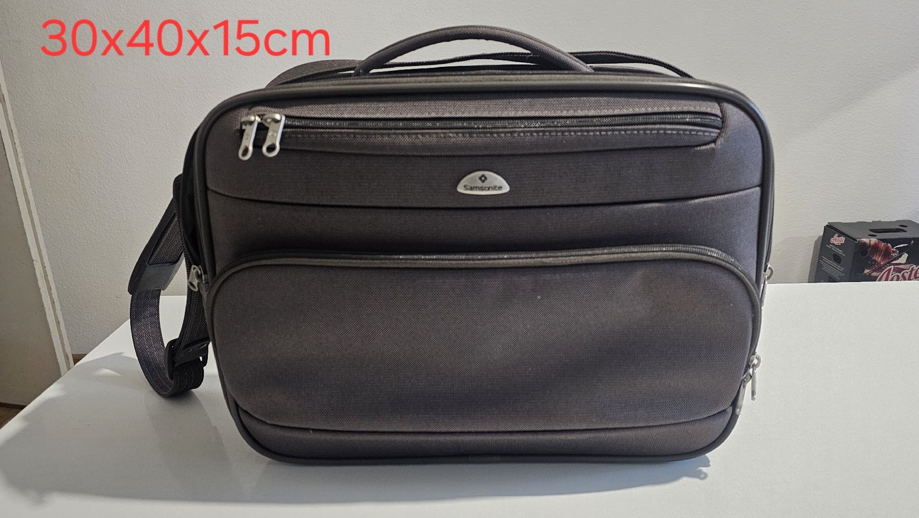 Samsonite Borse: Samsonite Laptoptasche, Top Zustand, Grau, 30x40x15cm, – Nuovo (secondo la descrizione) da Bottmingen venduto da Jbilli