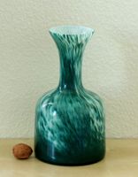 Vase vintage en verre opalin blanc et vert marbré, 1970-80s