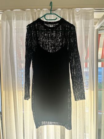 Kleid Bershka schwarz Langarm Netzoptik Grösse M neuwertig