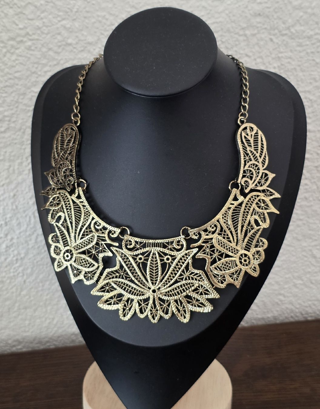 Ketten: Statement Kette filigranes Design goldfarben – Gebraucht aus Rheinsulz von Gilea
