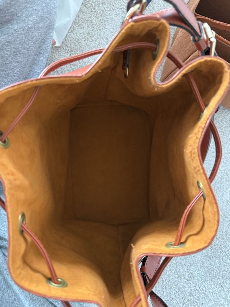 Louis Vuitton Taschen für Damen: Louis Vuitton Epi Borsa secchiello Grand Noé Cognac – Gebraucht aus Cureglia von Zucchi1 4