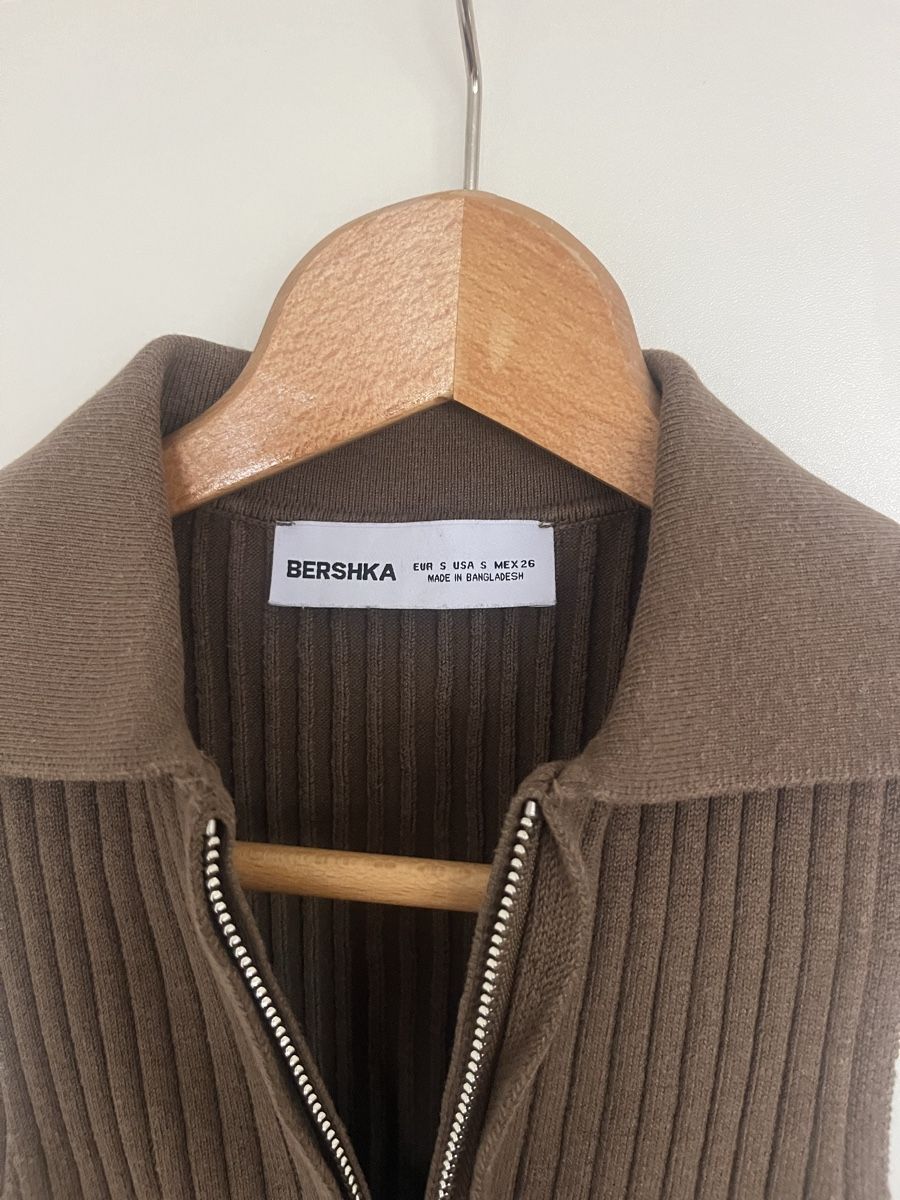 Bershka Tops: Top brun près du corps – Gebraucht aus Neuchâtel von Ariane_vn00 1