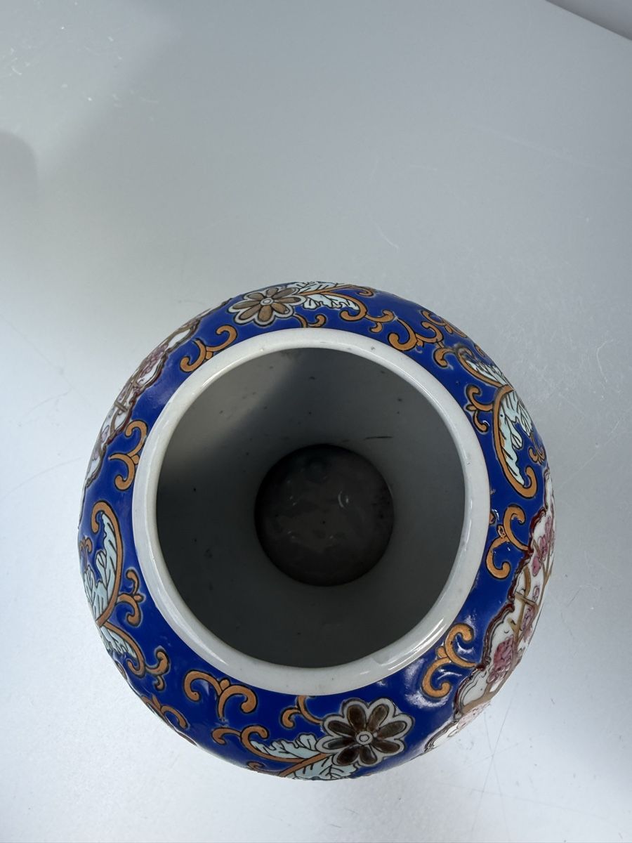 Tutte le decorazioni: Porcelain Vase Blue Pattern With Lid Good Condition – Usato da Liebefeld venduto da Khampa 4