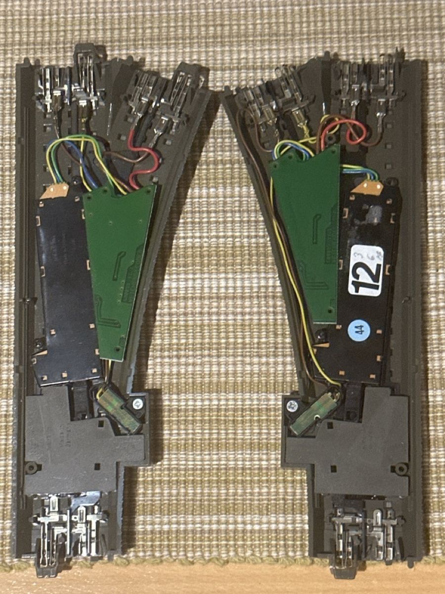 Märklin Modellini di ferrovie: Märklin H0-WS Weichenpaar C-Gleis Antrieb Decoder Bel.ab19.- – Usato da Sennwald venduto da HARO-Import 1
