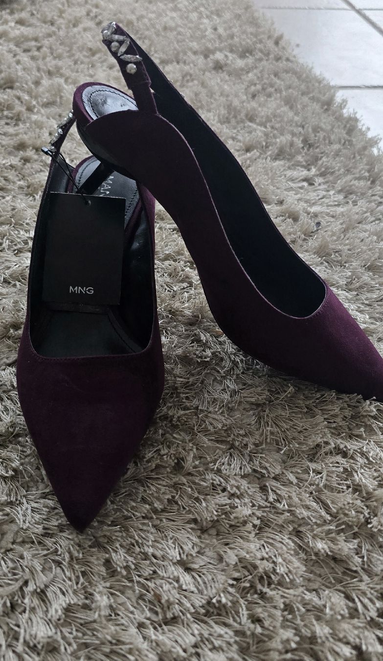Mango Scarpe da donna: Mango Slingpumps Lila Samt, Gr. 38 - Must-Have! – Nuovo e nell'imballaggio originale da Herzogenbuchsee venduto da closetflip