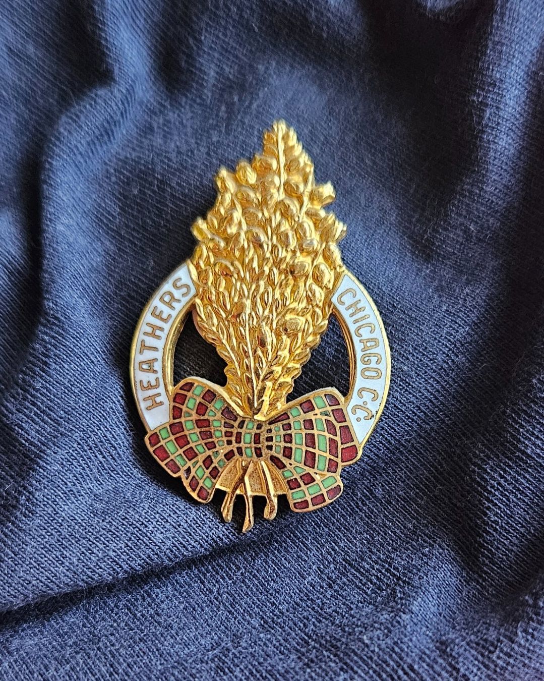 Placchette & Badge: Heathers CHICAGO C.C. CURLING CLUB  Brosche – Usato da Tenniken venduto da tententen30