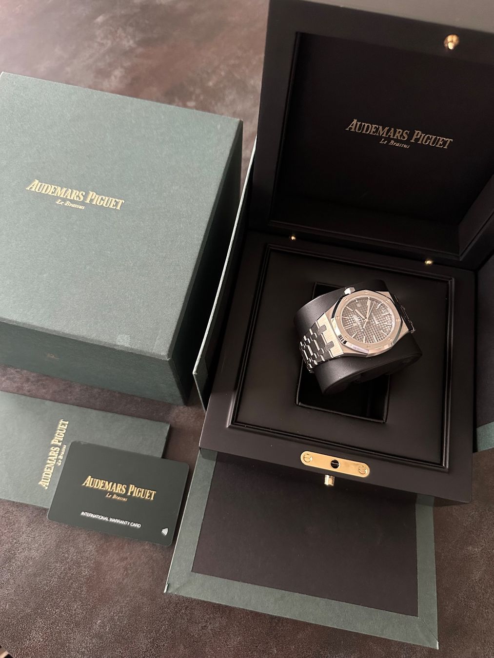 Audemars Piguet Orologi: Audemars Piguet Royal Oak - Ref. 15450st – Usato da Genève venduto da SovereignWatch 7
