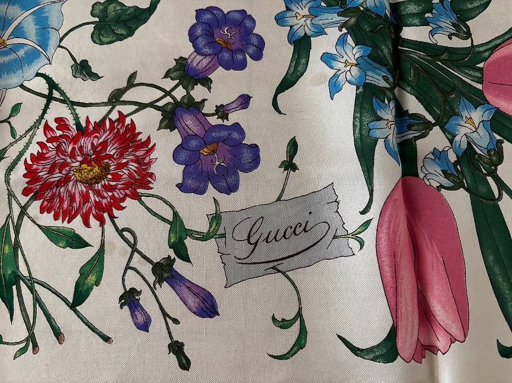 Foulard & Sciarpe: Foulard Gucci Vintage – Usato da Carouge GE venduto da Isa29