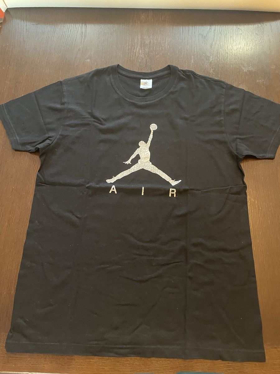 T-shirt: T-shirt noir Air Jordan  – Usato da Lossy venduto da Kamikeeze