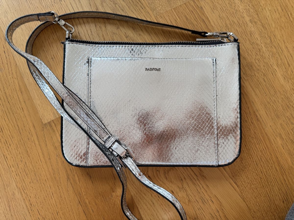 Taschen für Damen: Silberfarbene Handtasche – Gebraucht aus Bühler von kammera2002