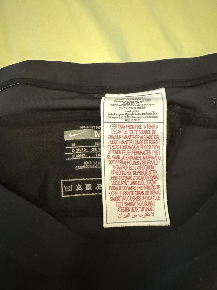 Nike Pantaloni: Nike Hose halblang Vintage – Usato da Basel venduto da sch_9g6x 3