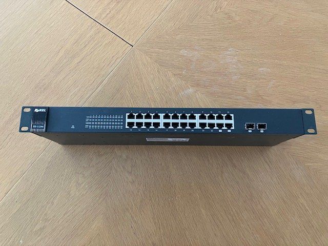 Zyxel Hub & Switch: Zyxel GS-1124A Switch – Usato da Schliern b. Köniz venduto da Rene-B