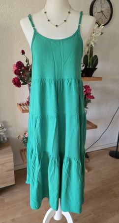 Kleid grün gestuft Längetexte 108cm guter Zustand