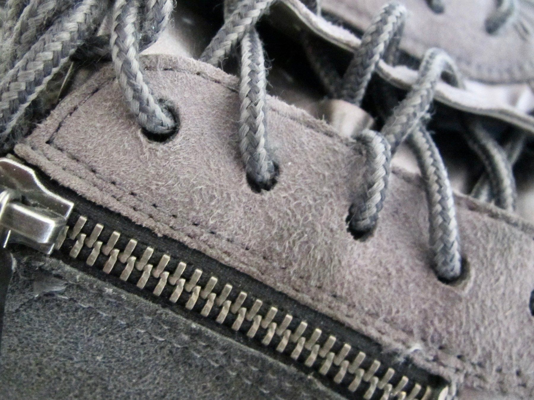 Damenschuhe: SOULIERS DAIM GRIS - BRONZE. 39 . – Gebraucht aus Murten von Selliot 2