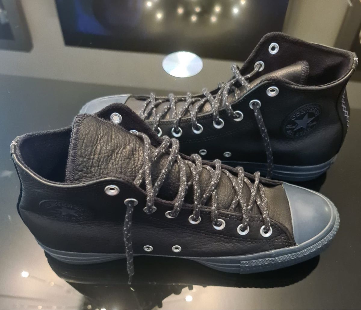 Converse Scarpe da uomo: Original Converse Leder Grösse 44 – Nuovo (secondo la descrizione) da Zürich venduto da ok1 2