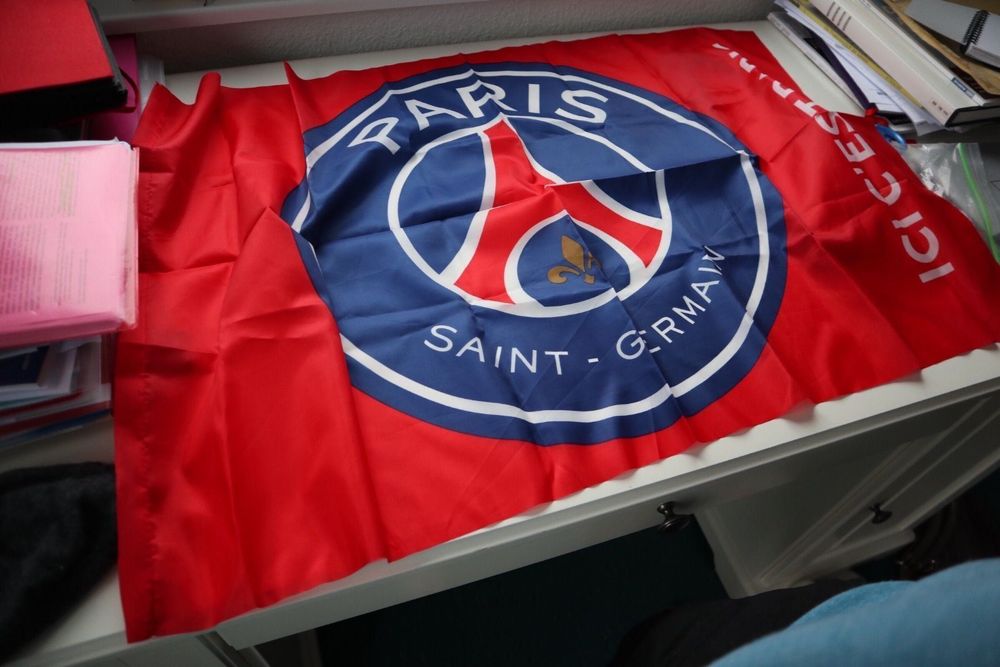 Offizielle PSG Flagge - Paris Saint Germain Fan Artikel | 150 X 100 Cm Polyester Flagge
