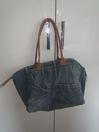 Sac à main original en jean avec détails en cuir. État top