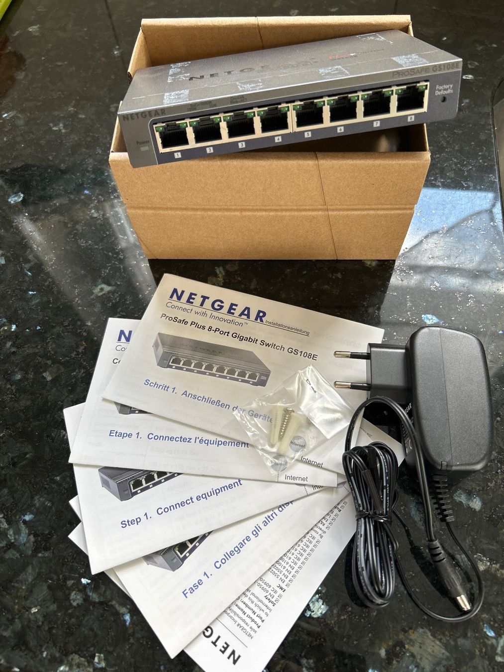Netgear Modems & Router: Netgear prosafe plus 8-port Gigabite Switch GS108E – Gebraucht aus Neukirch-Egnach von