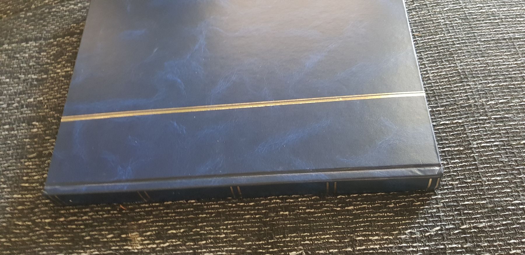 Alben: Briefmarkenalbum blau – Gebraucht aus Jona von Glareola