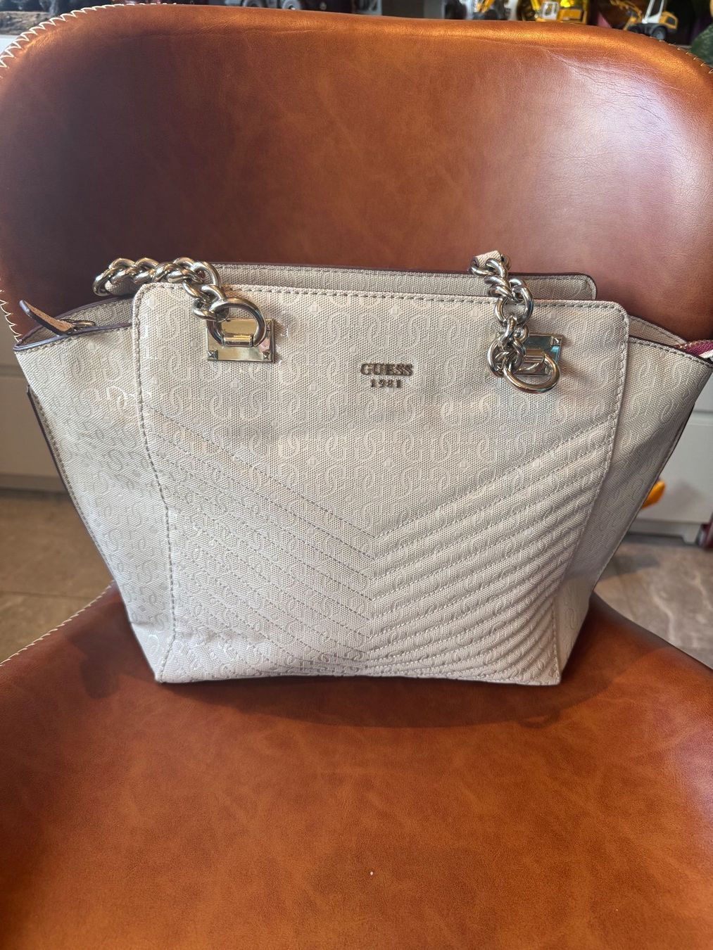 Sacs femmes: Sac main Guess – D'occasion à Vuadens par hoc_fd5p