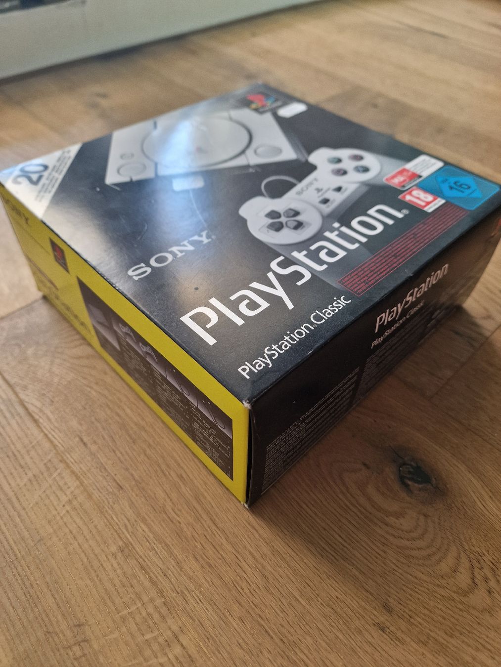 Sony Consoles: Sony PlayStation Classic mini Konsole mit OVP und Controller – D'occasion à Fahrwangen par luk_bhw7 2