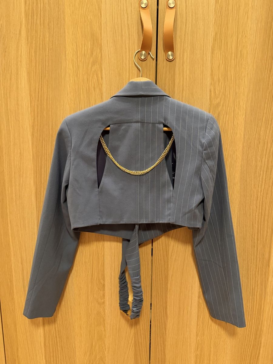 Lotti di vestiti: skirt and crop blazer set, size S/36 – Usato da Horgen venduto da Elizhadz 7