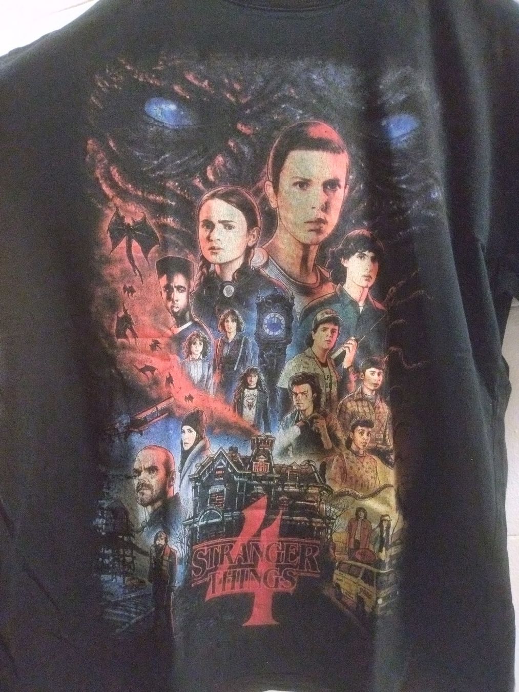 T-shirt: T-shirt Stranger Things 4 S – Usato da Farvagny-le-Grand venduto da LaCaverne