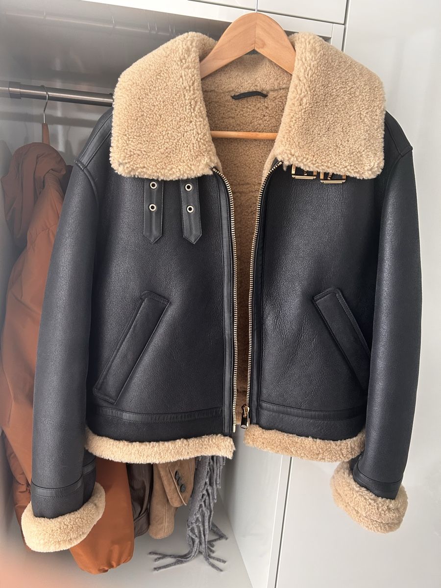 Giacche: Schwarze Shearling Jacke, Echtleder/Lammfell - Gr. 38 – Nuovo (secondo la descrizione) da Andwil SG venduto da nin_y2zm 2