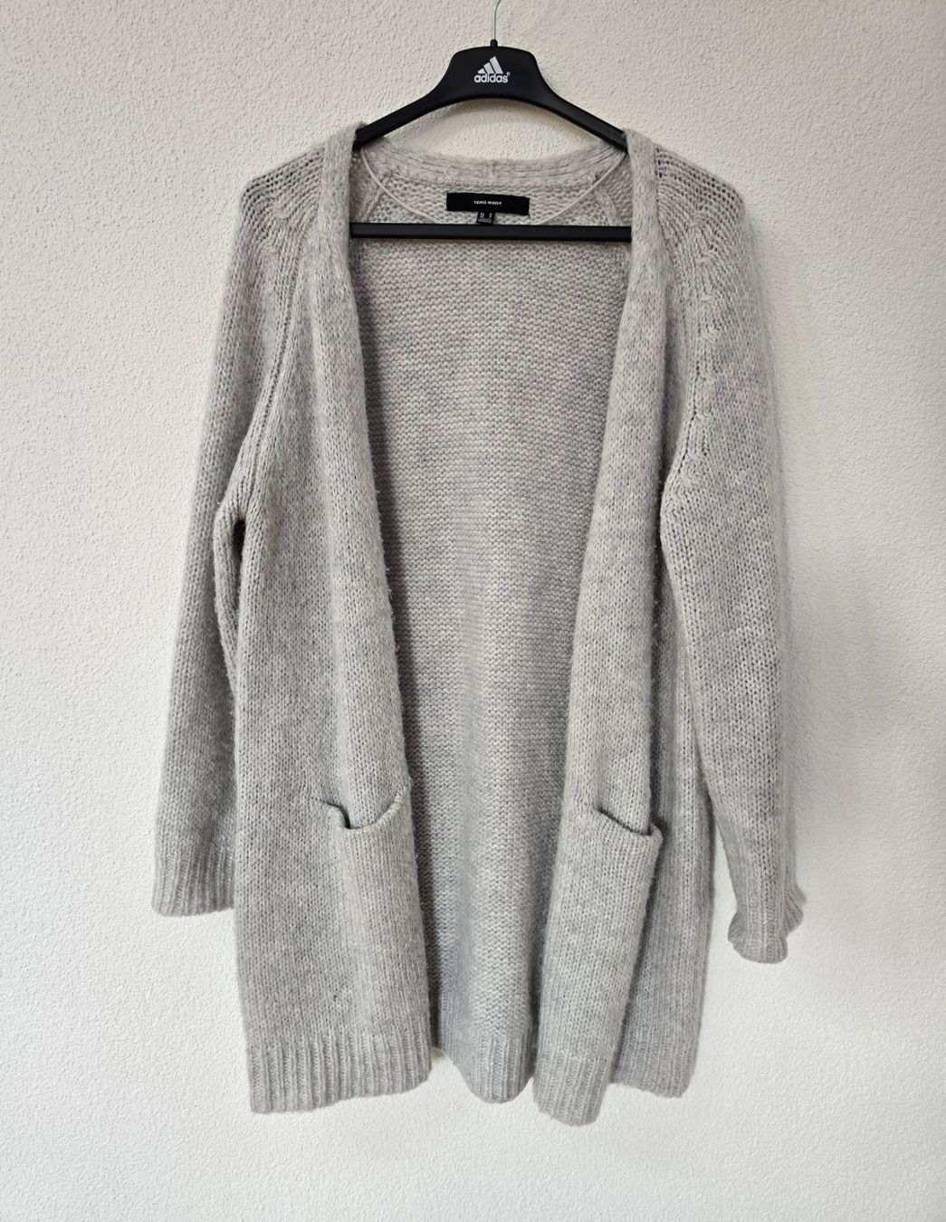 Vero Moda Giacche: Vero Moda Damen Strickjacke Cardigan Grösse M hellgrau – Usato da Oetwil an der Limmat venduto da dhantal