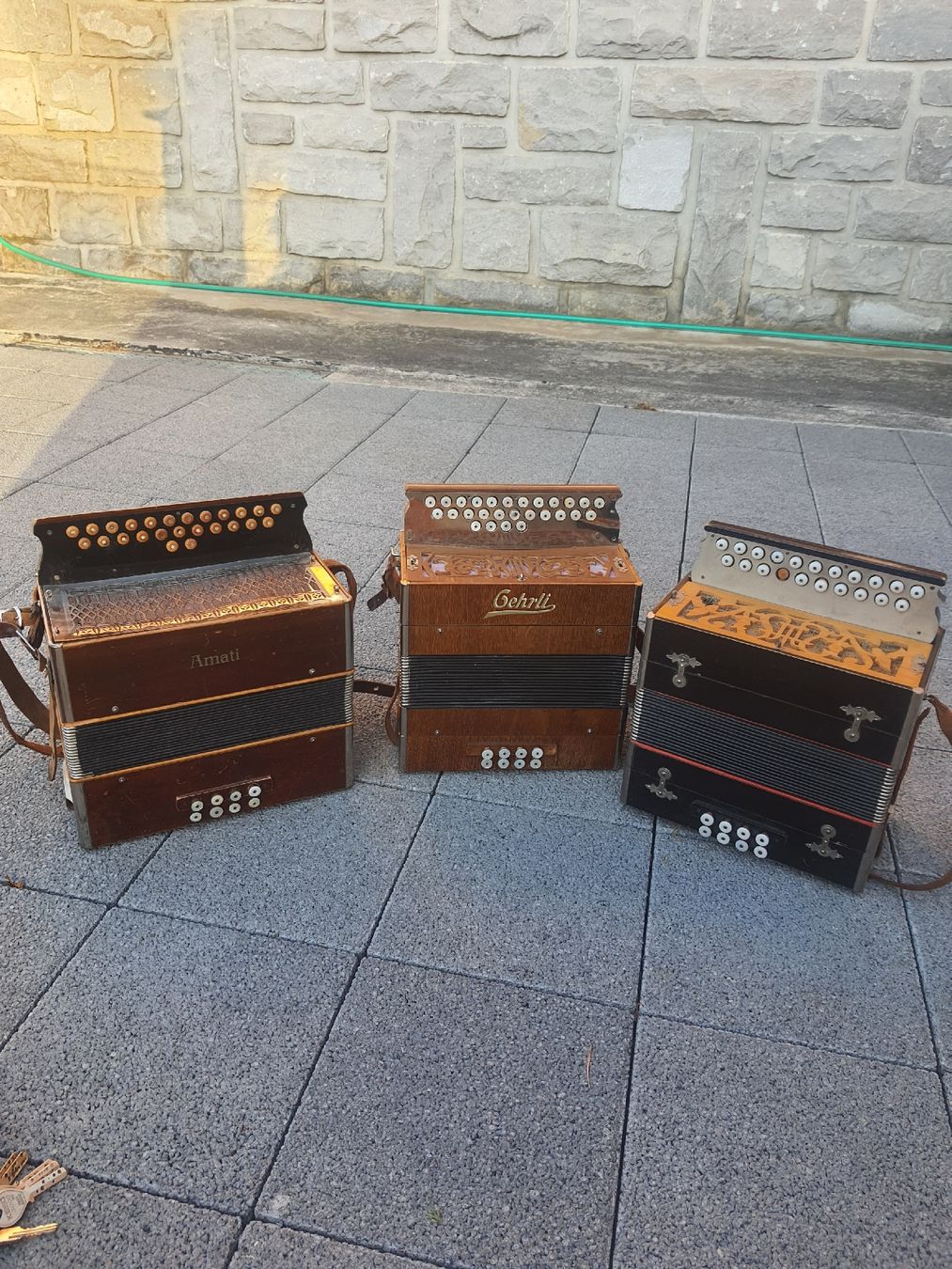 Strumenti musicali: 3 accordéons diatonique  – Usato da Pont-de-la-Morge venduto da Mirabelle0