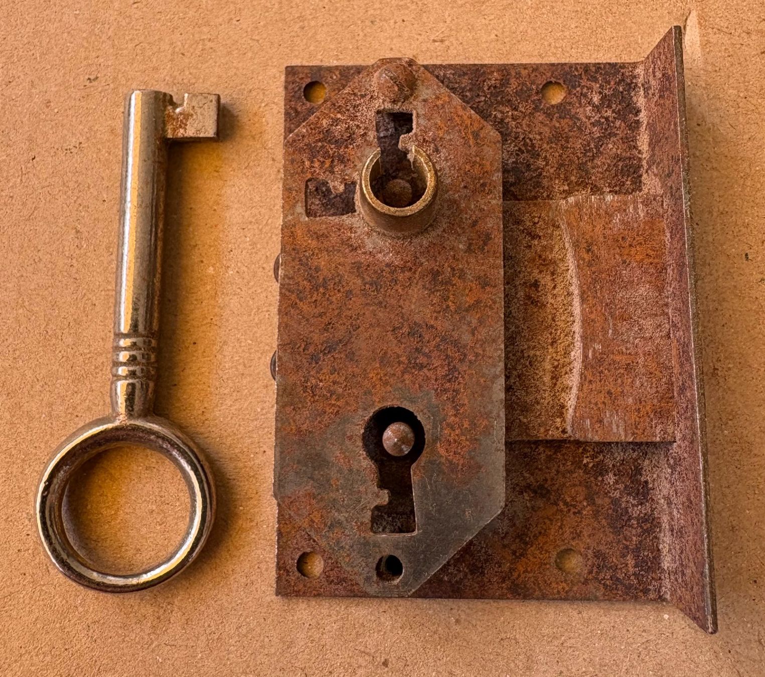 Cadenas: VINTAGE SCHLOSS MIT SCHLÜSSEL – D'occasion à Ostermundigen par wini63