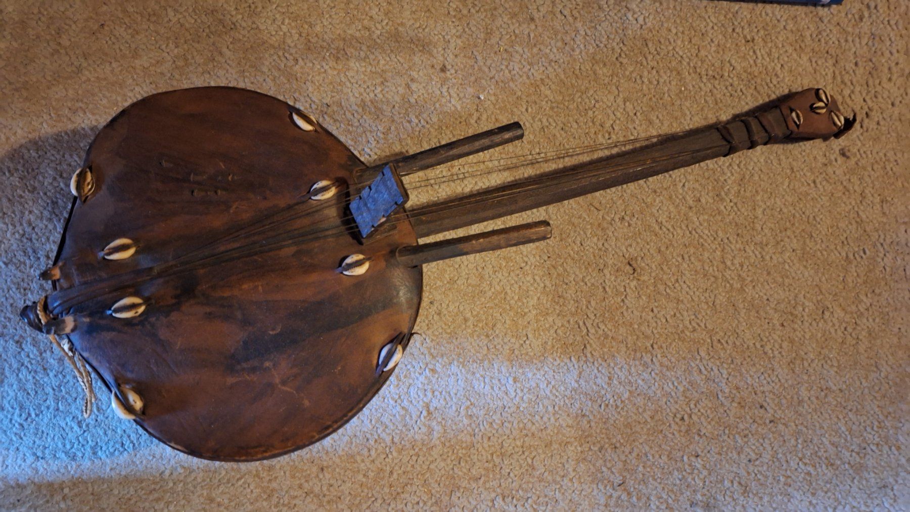Strumenti musicali: Kora Kalbasse Seiteninstrument – Usato da Grabserberg venduto da Sahara947