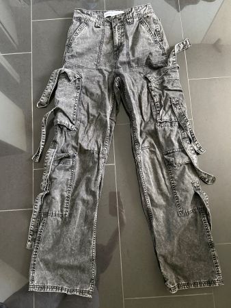 Bershka Cargo Hose, Grösse 34,