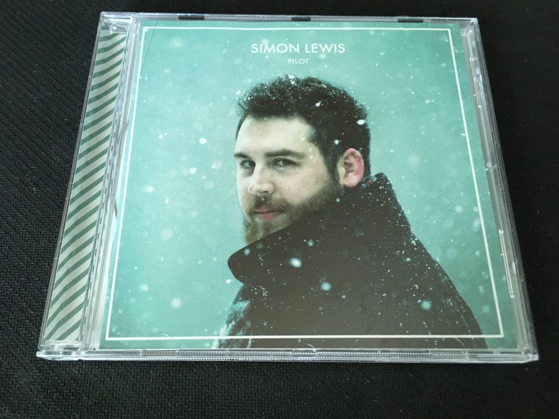 CD: Simon Lewis - Pilot -CD- – Usato da St.Gallen venduto da MedienJoe