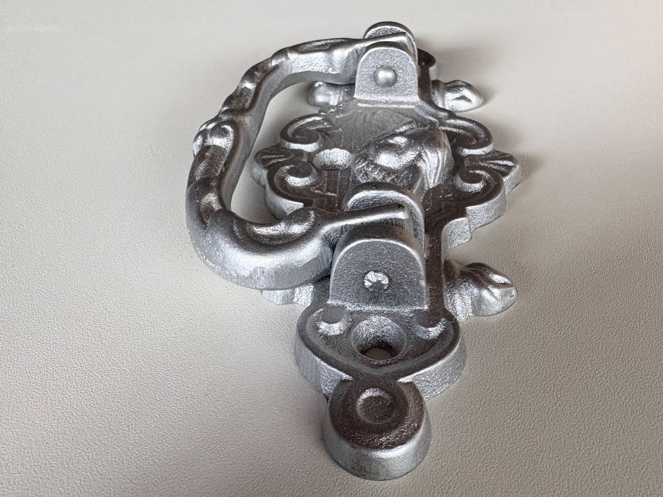 Ferramenta: 12 Stk. Griffe Jugendstil silber – Nuovo (secondo la descrizione) da Huttwil venduto da Reitiruumet 2