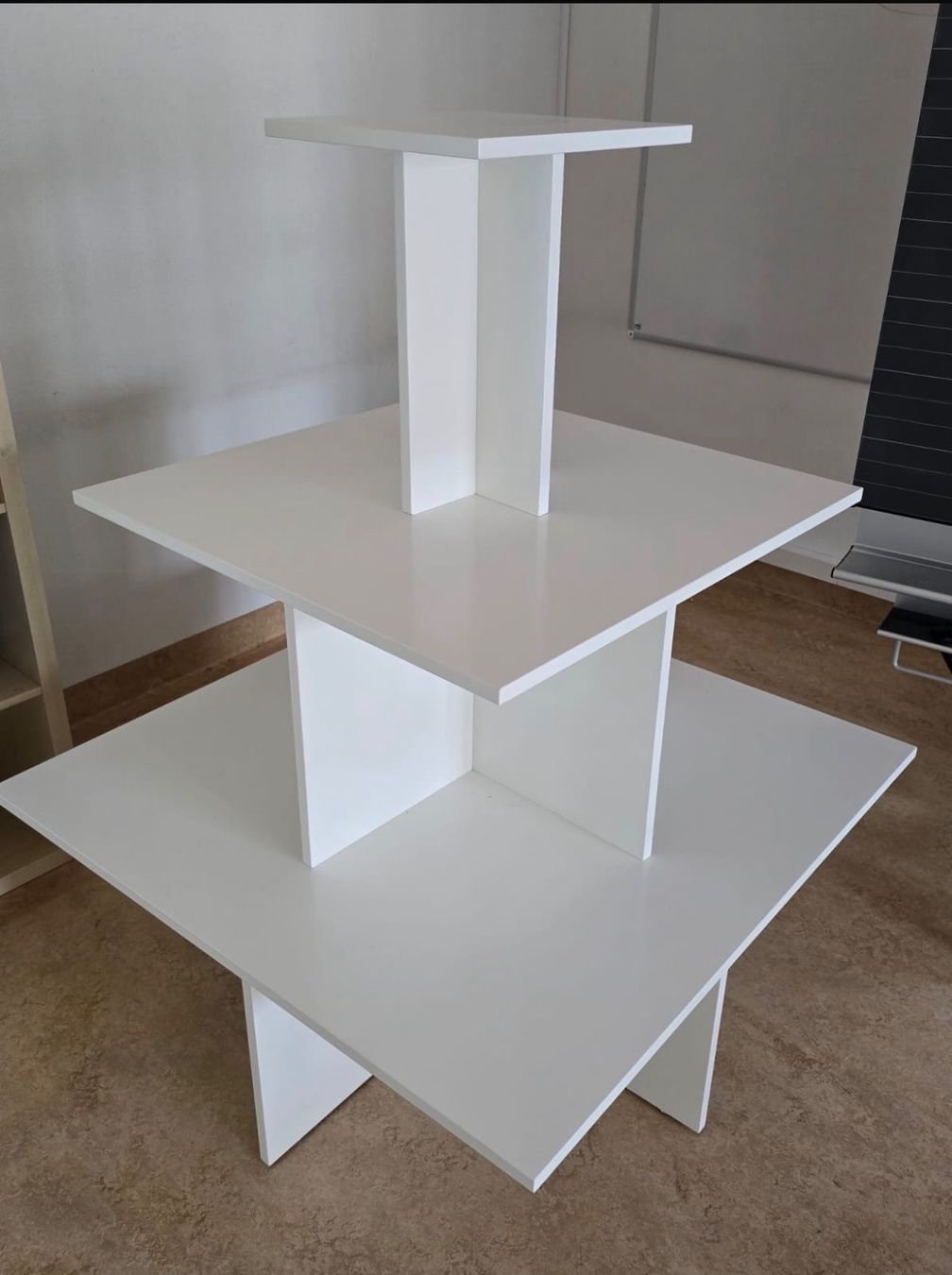 Scaffali: Weisses Pyramidengestell – Usato da Diessenhofen venduto da quinto9