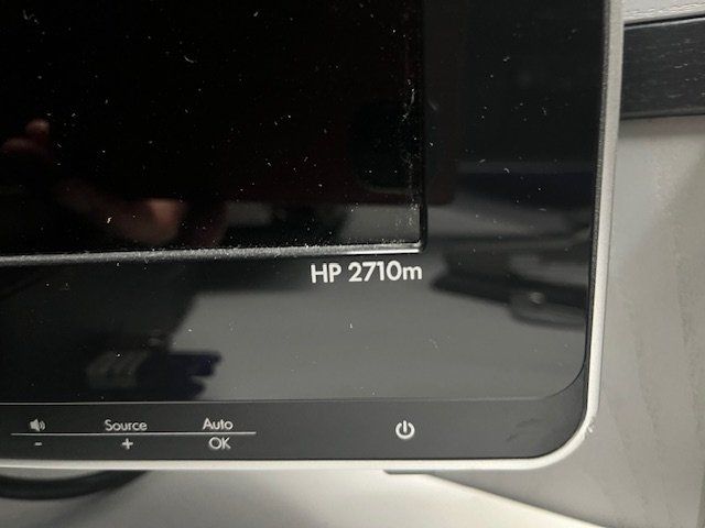 Hewlett Packard Monitor: Monitor HP 2710m – Usato da Laufen venduto da Schmidlin 1