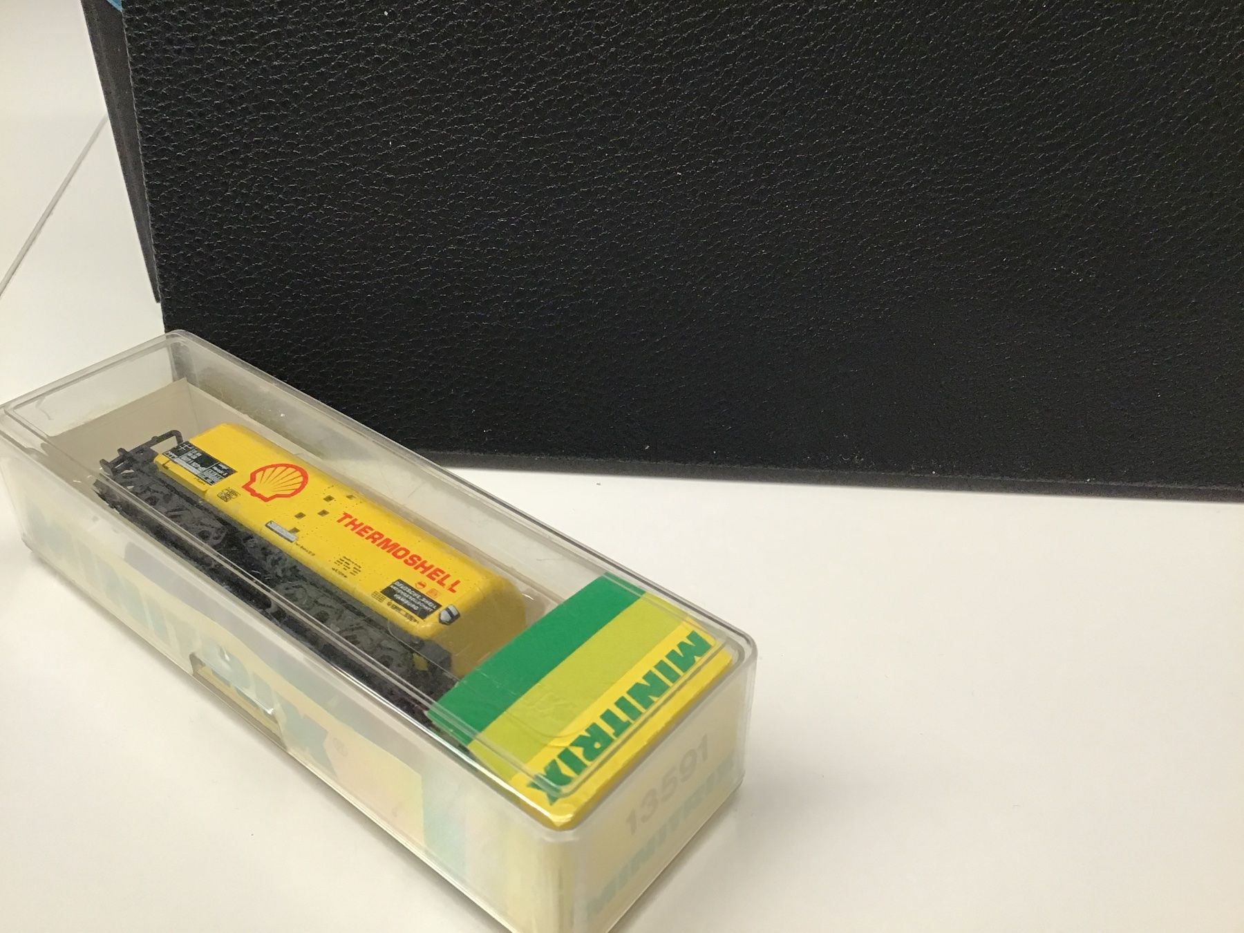 Trix Modellini di ferrovie: Minitrix Shell Kesselwagen 13501N – Usato da Männedorf venduto da Modellbau-wyss 1