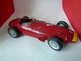 F1 Maserati 250F - sehr alt von Polistil - 1:16 ! 1 Fehlteil
