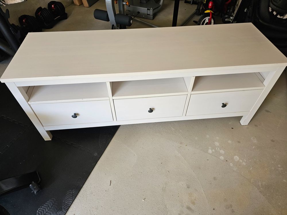 Hemnes TVRegal von IKEA weiss, Holz Kaufen auf Ricardo