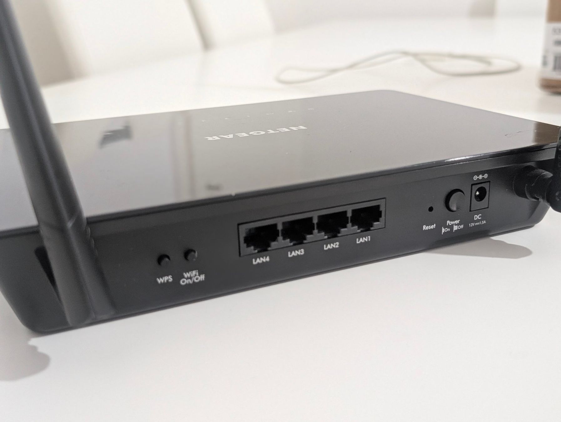 Netgear Modem & Router: Netgear WAC104 Network Switch Access Point WLAN – Usato da Genève venduto da ssc263