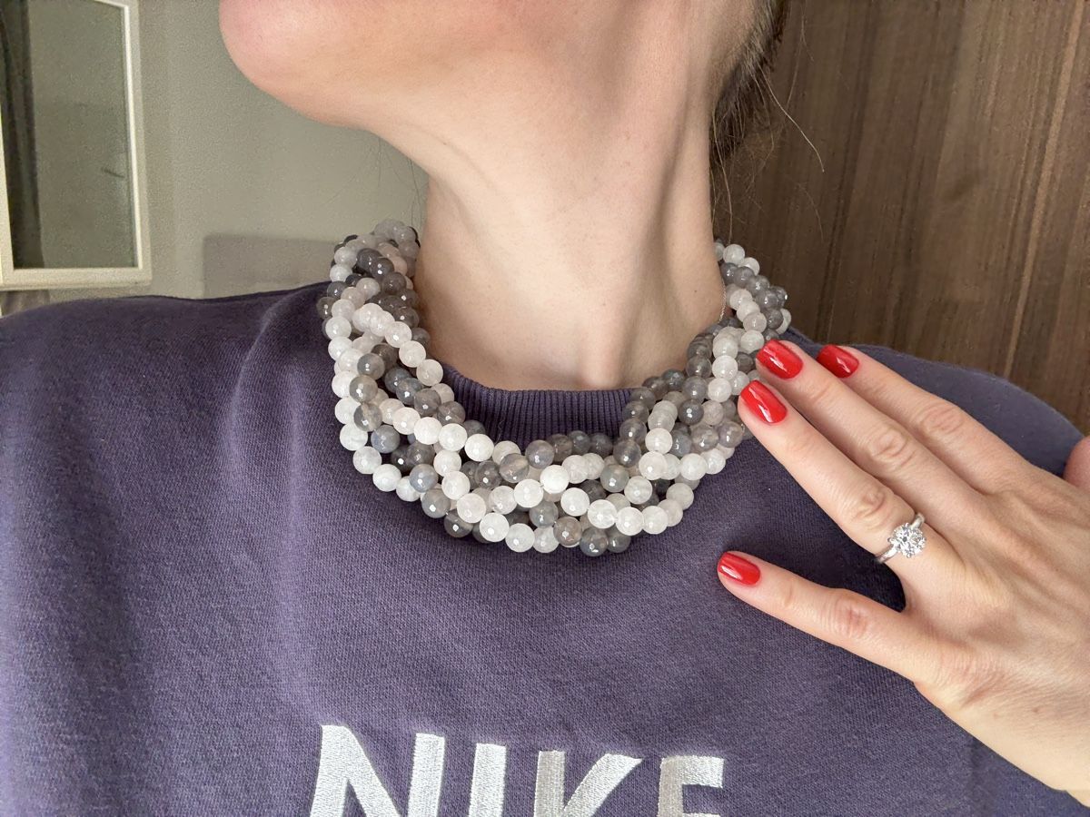 Catenine: Collier multi-rangs en agate grise et blanche, chic! – Usato da Aire-la-Ville venduto da Luxury_dressing 1