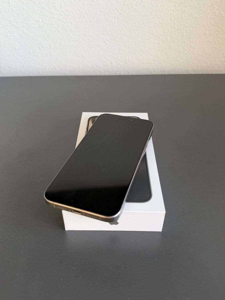 Apple Portables: Smartphone Apple iPhone 15 Pro  – D'occasion à Carabbia par lou_djg8 1