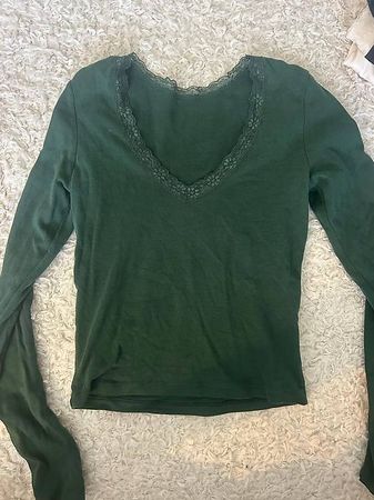 Langarmshirt in Grün mit Spitze