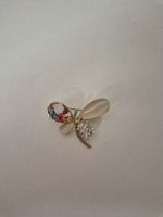 Elegant brooch